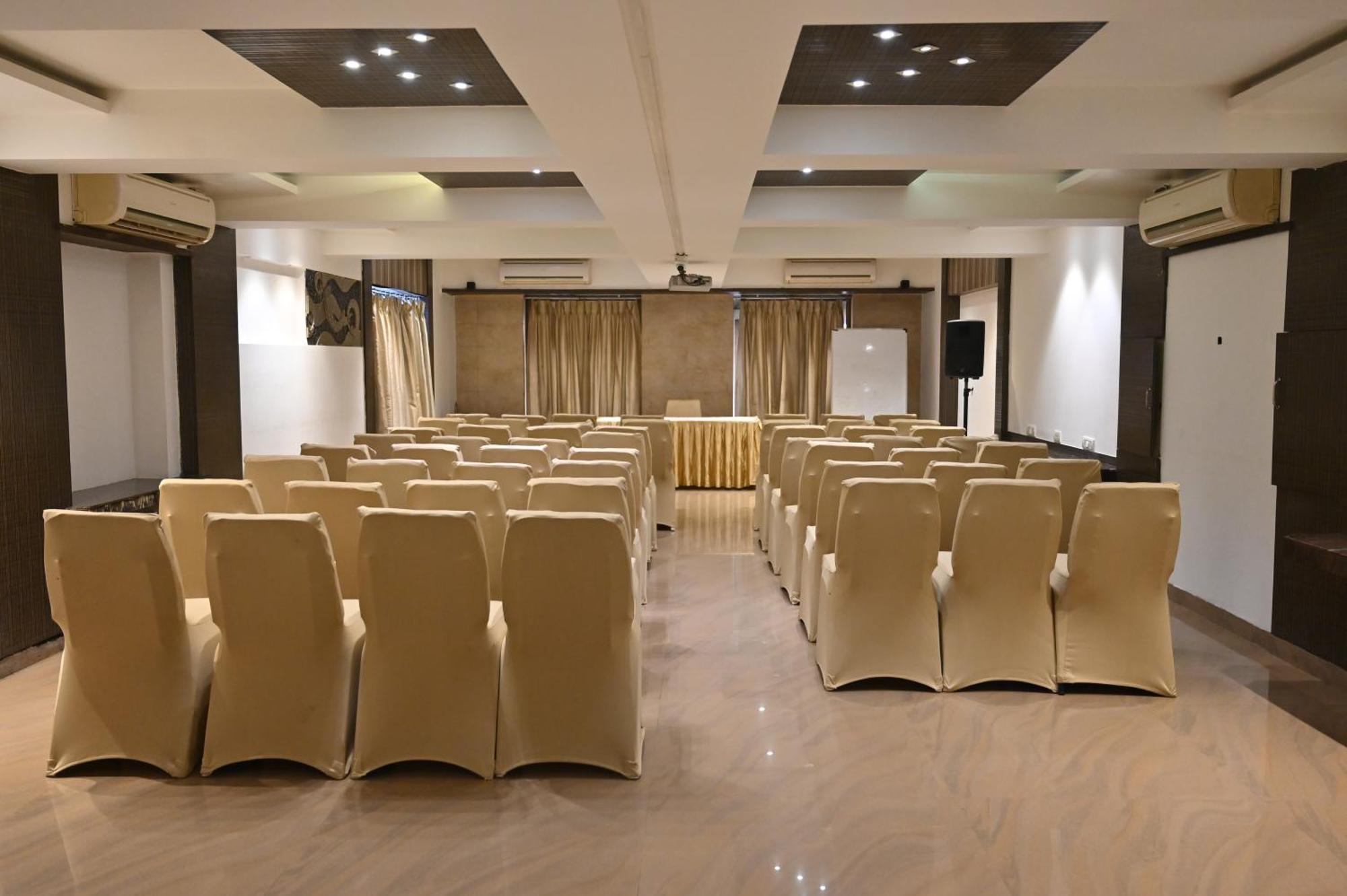 Kumar Resort By Turtle, Lonavala Εξωτερικό φωτογραφία