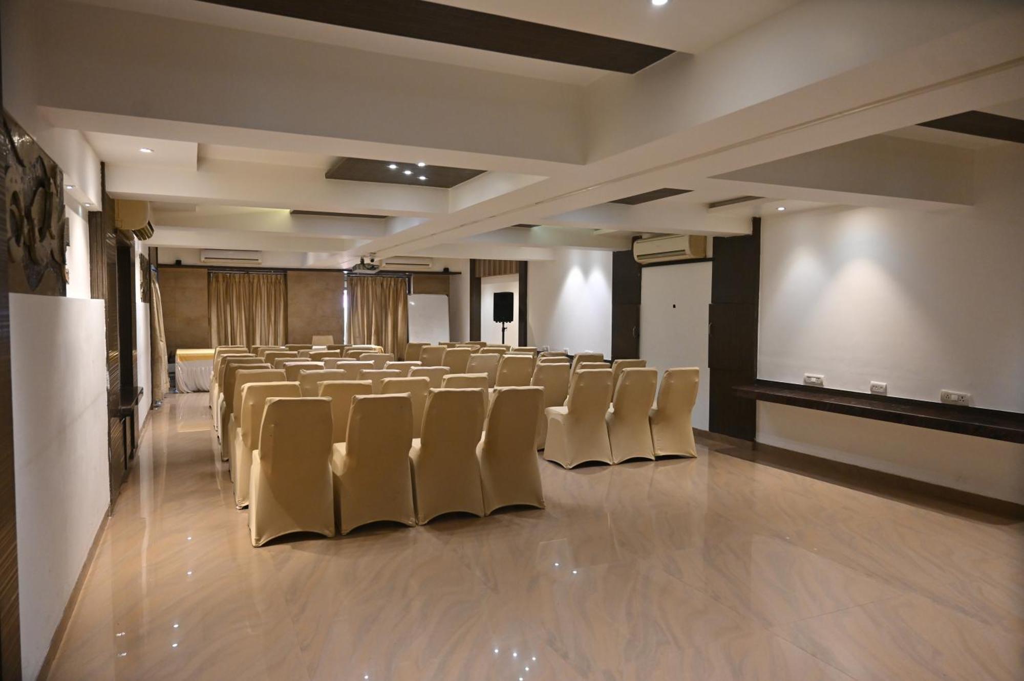 Kumar Resort By Turtle, Lonavala Εξωτερικό φωτογραφία