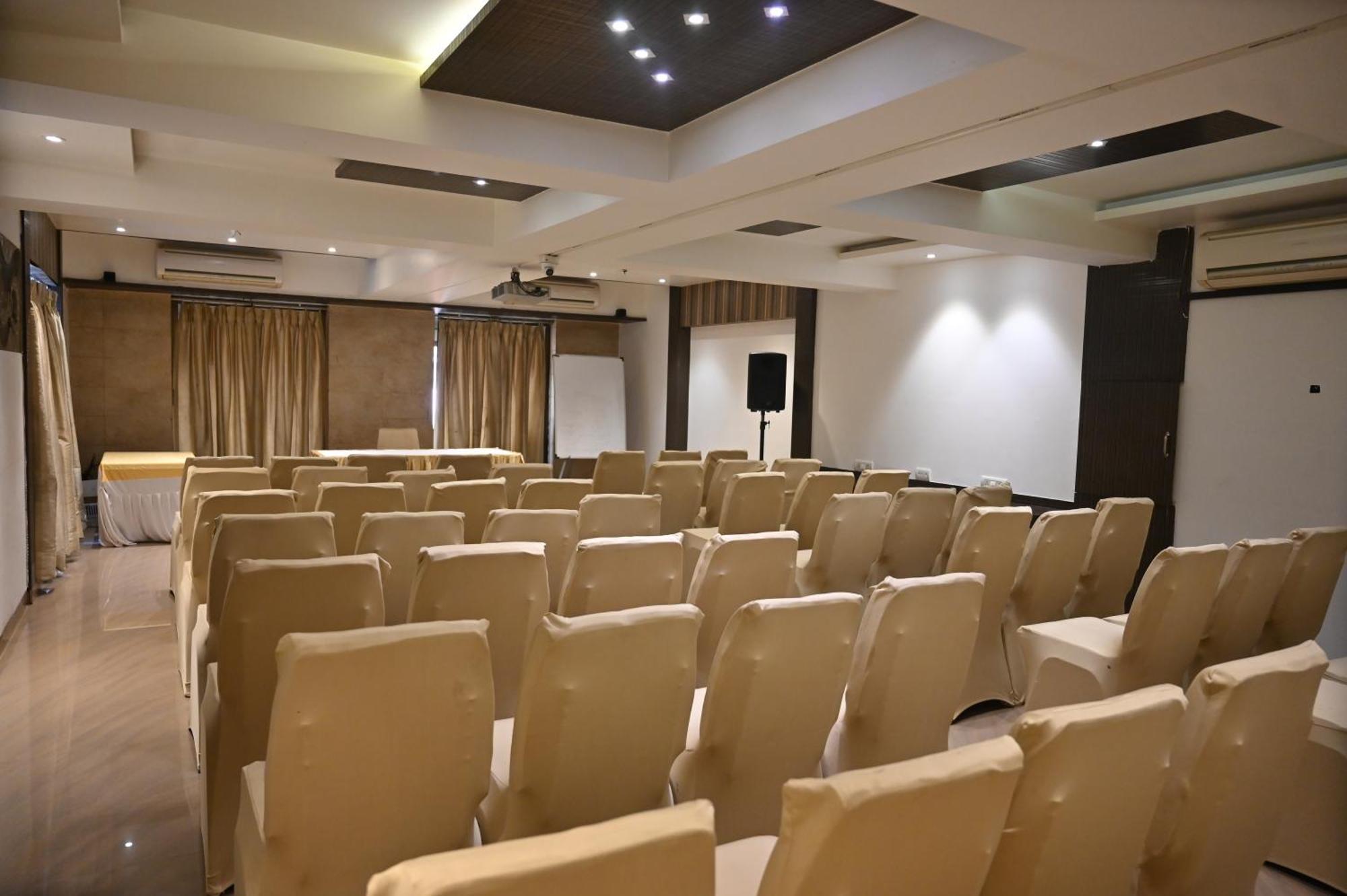 Kumar Resort By Turtle, Lonavala Εξωτερικό φωτογραφία