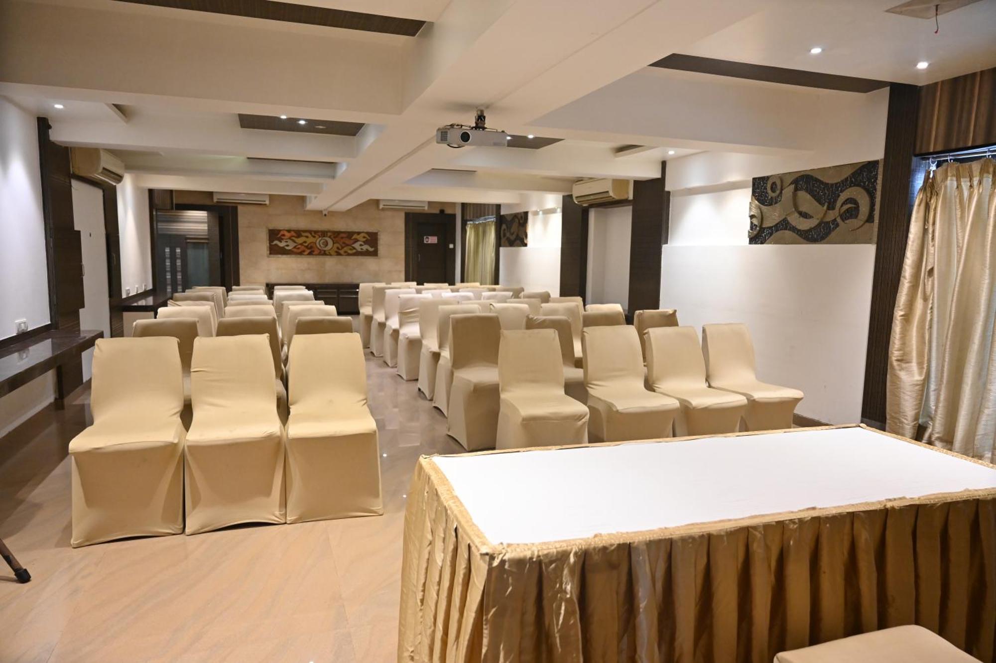 Kumar Resort By Turtle, Lonavala Εξωτερικό φωτογραφία