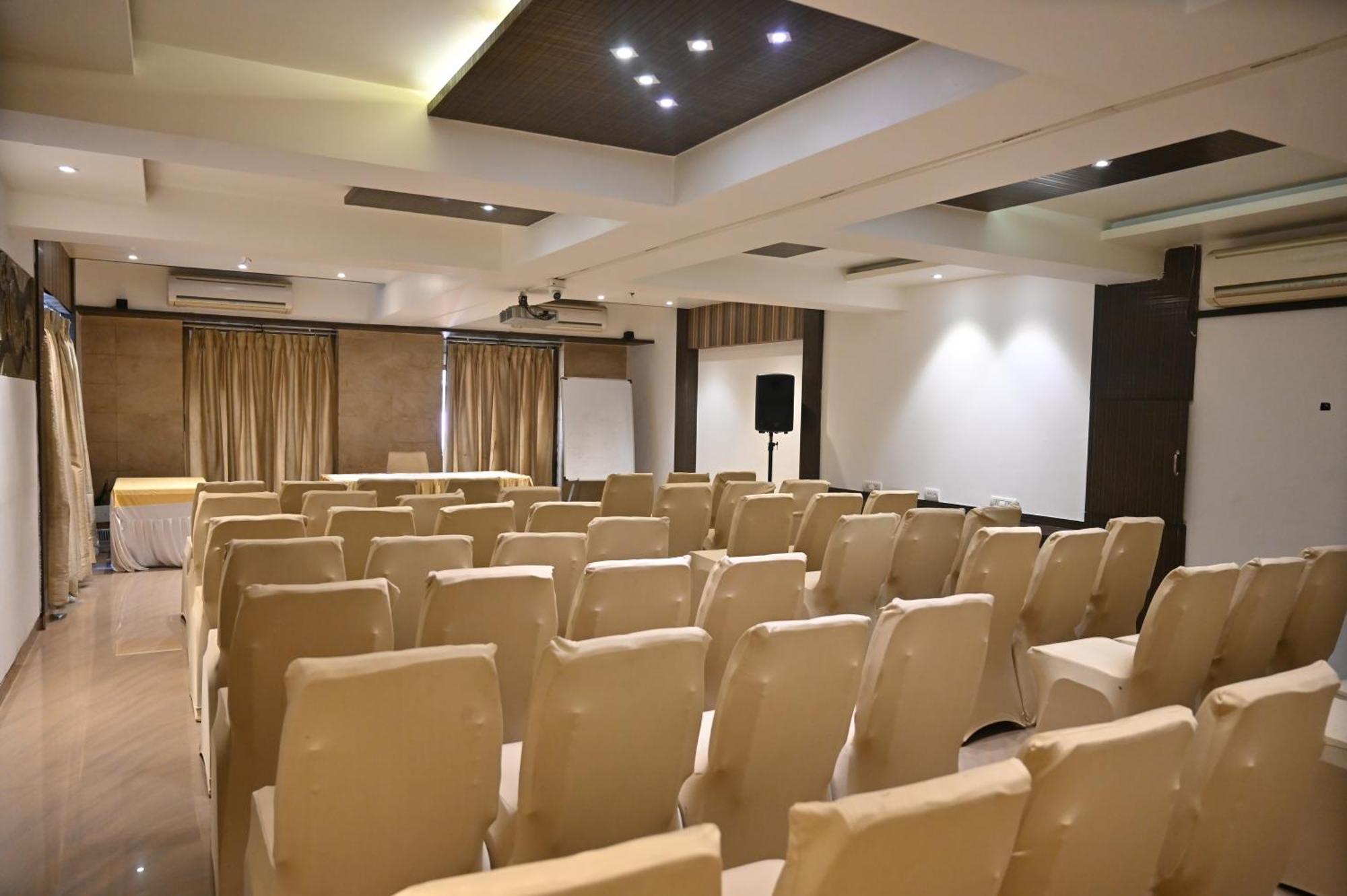 Kumar Resort By Turtle, Lonavala Εξωτερικό φωτογραφία